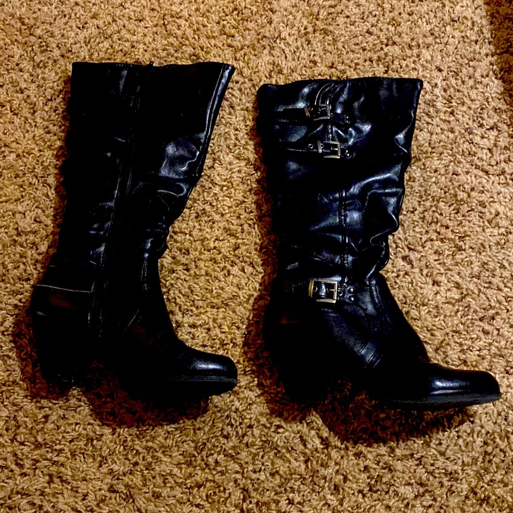 Zip up, black boots with belt